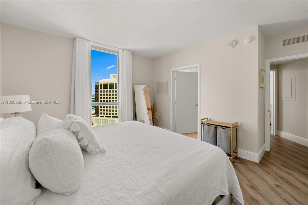 Recently Sold: $515,000 (2 beds, 2 baths, 1350 Square Feet)