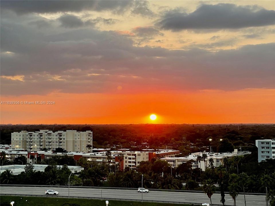 Recently Sold: $515,000 (2 beds, 2 baths, 1350 Square Feet)