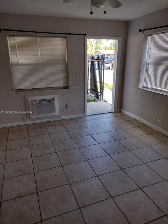 Recently Rented: $1,375 (1 beds, 1 baths, 600 Square Feet)