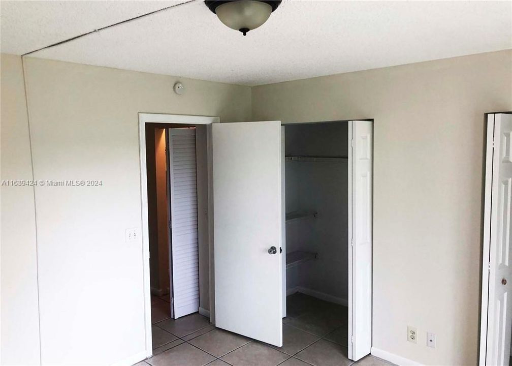 For Sale: $135,000 (1 beds, 1 baths, 685 Square Feet)