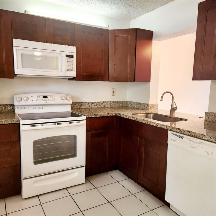 For Rent: $1,840 (2 beds, 2 baths, 815 Square Feet)