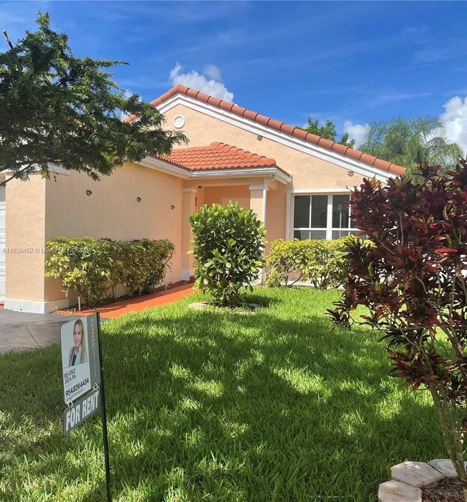 Active With Contract: $4,000 (3 beds, 2 baths, 1248 Square Feet)