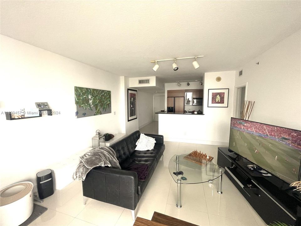 Recently Rented: $3,100 (1 beds, 1 baths, 868 Square Feet)