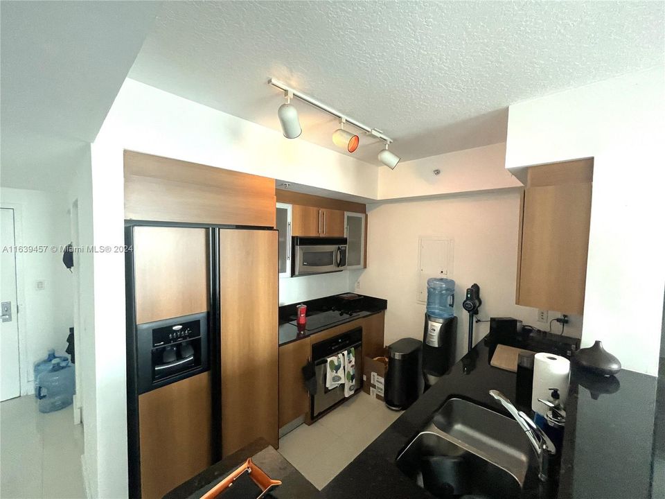 Recently Rented: $3,100 (1 beds, 1 baths, 868 Square Feet)