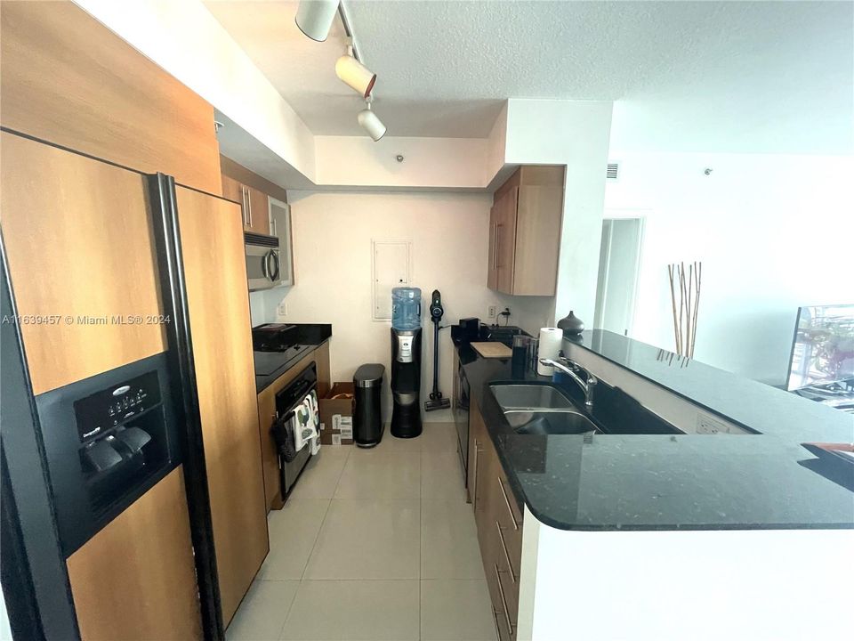 Recently Rented: $3,100 (1 beds, 1 baths, 868 Square Feet)