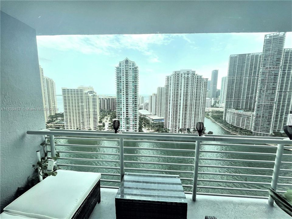 Recently Rented: $3,100 (1 beds, 1 baths, 868 Square Feet)