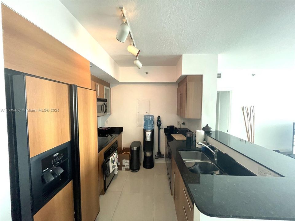 Recently Rented: $3,100 (1 beds, 1 baths, 868 Square Feet)
