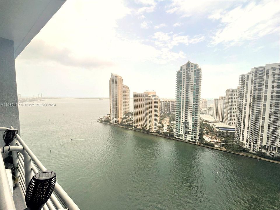 Recently Rented: $3,100 (1 beds, 1 baths, 868 Square Feet)