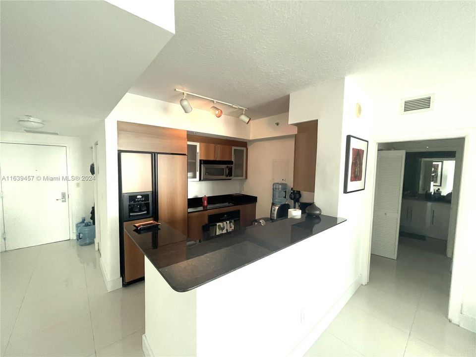 Recently Rented: $3,100 (1 beds, 1 baths, 868 Square Feet)