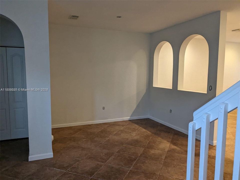 For Rent: $3,200 (4 beds, 2 baths, 1850 Square Feet)