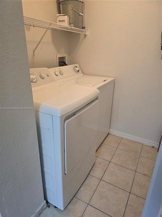 Active With Contract: $1,875 (1 beds, 1 baths, 819 Square Feet)