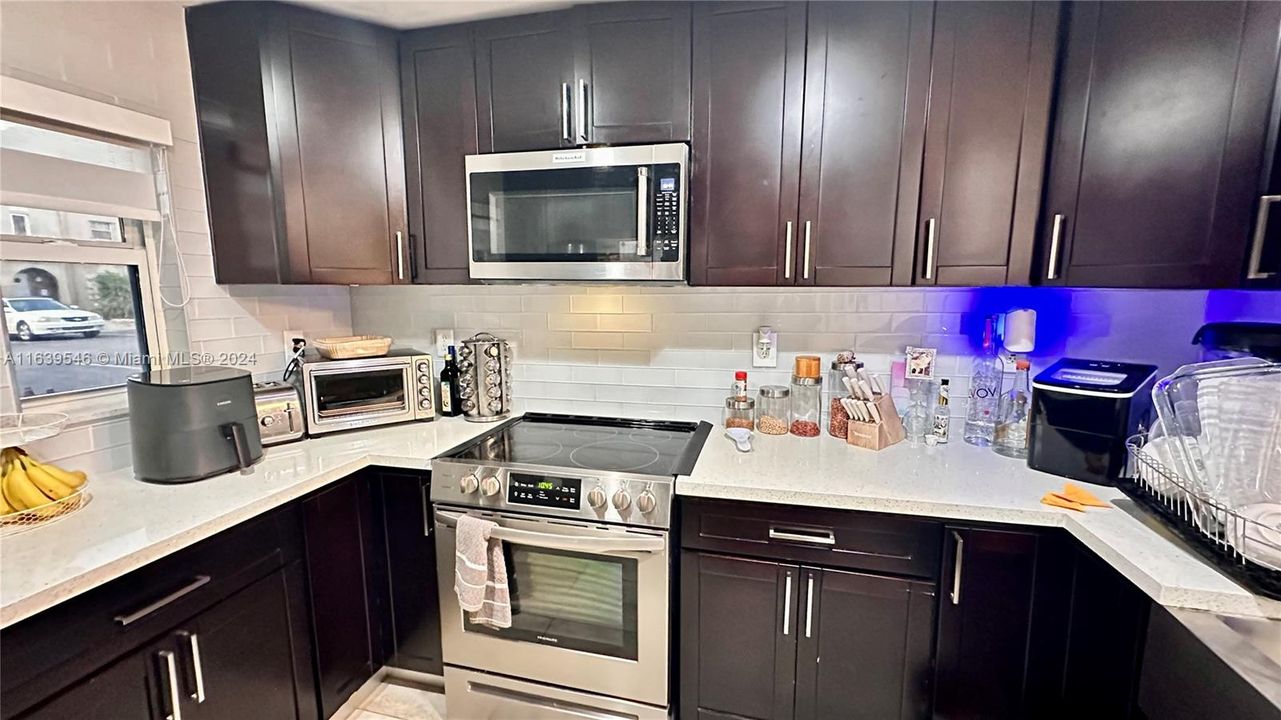 Active With Contract: $2,600 (2 beds, 2 baths, 1103 Square Feet)