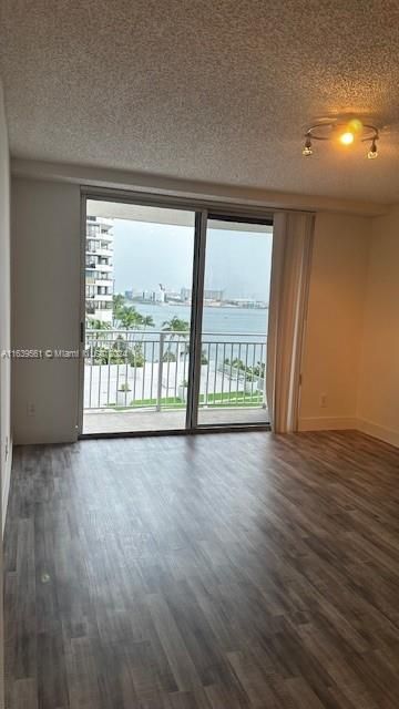 For Rent: $4,000 (2 beds, 2 baths, 985 Square Feet)