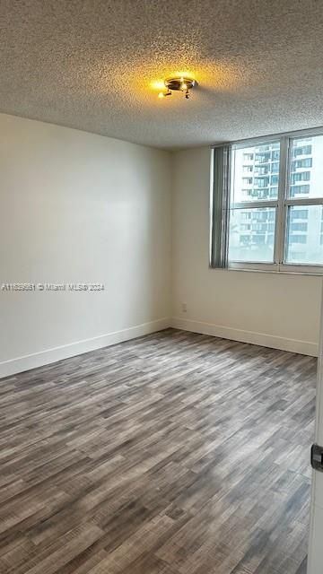 For Rent: $4,000 (2 beds, 2 baths, 985 Square Feet)