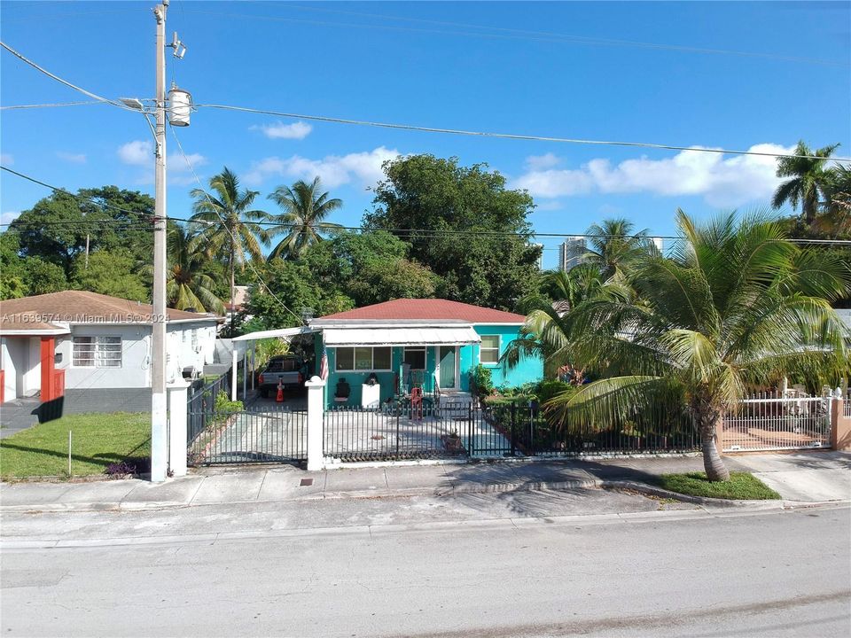 For Sale: $1,550,000 (2 beds, 1 baths, 1187 Square Feet)