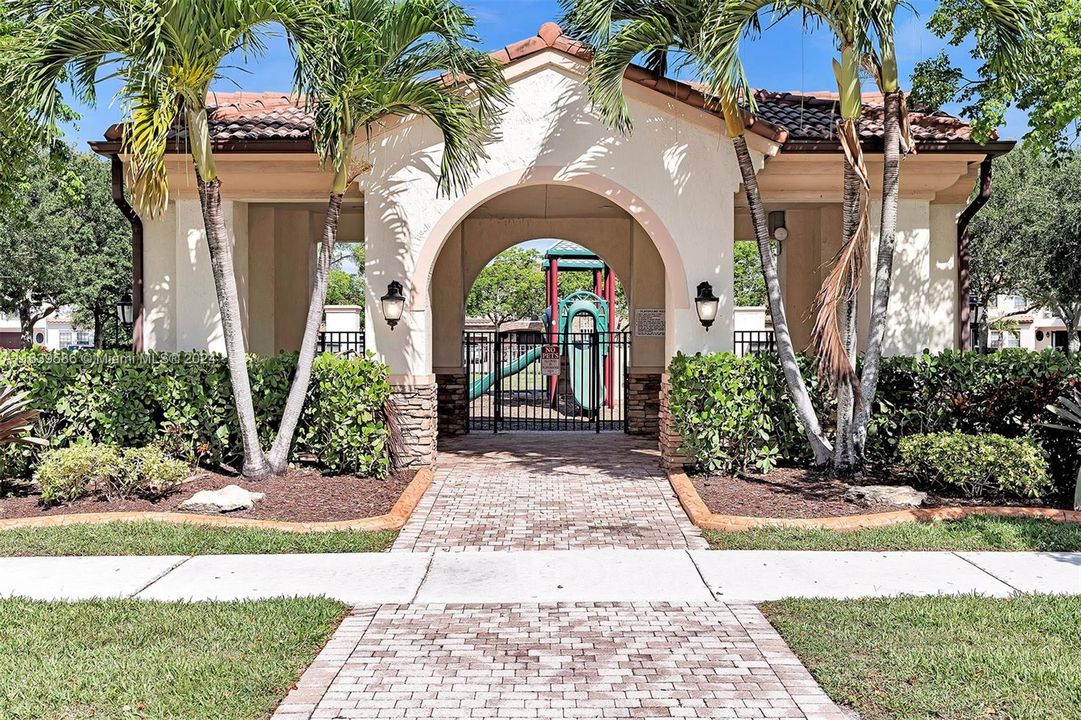 For Sale: $1,750,000 (6 beds, 4 baths, 4101 Square Feet)