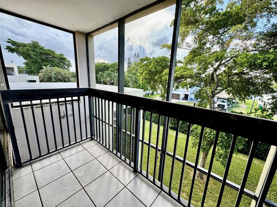 Recently Rented: $2,400 (2 beds, 2 baths, 1300 Square Feet)