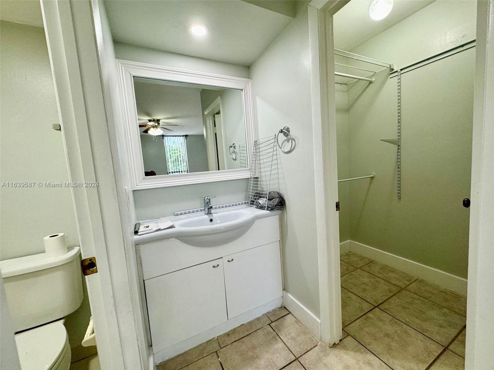 Recently Rented: $2,400 (2 beds, 2 baths, 1300 Square Feet)