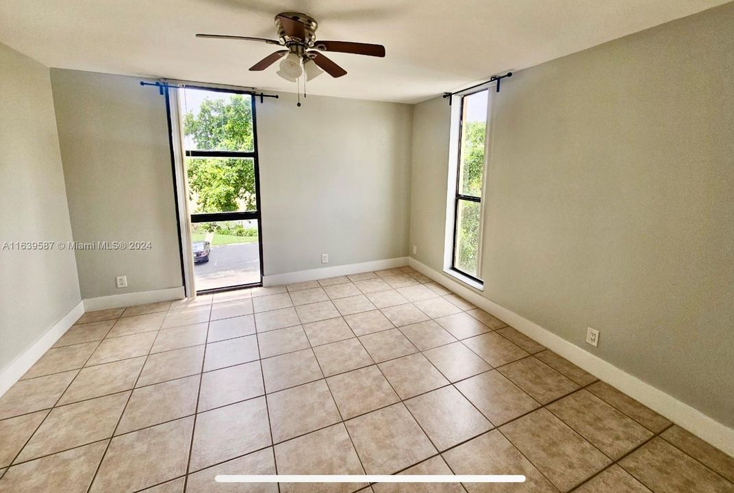 Recently Rented: $2,400 (2 beds, 2 baths, 1300 Square Feet)