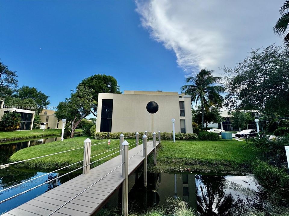 Recently Rented: $2,400 (2 beds, 2 baths, 1300 Square Feet)