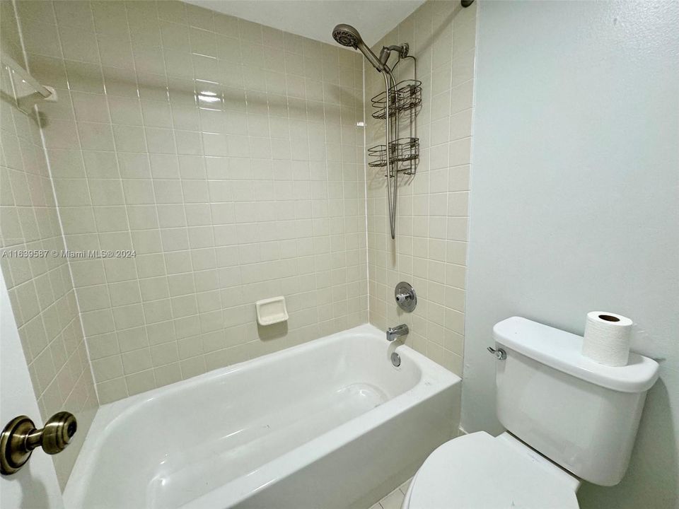 Recently Rented: $2,400 (2 beds, 2 baths, 1300 Square Feet)