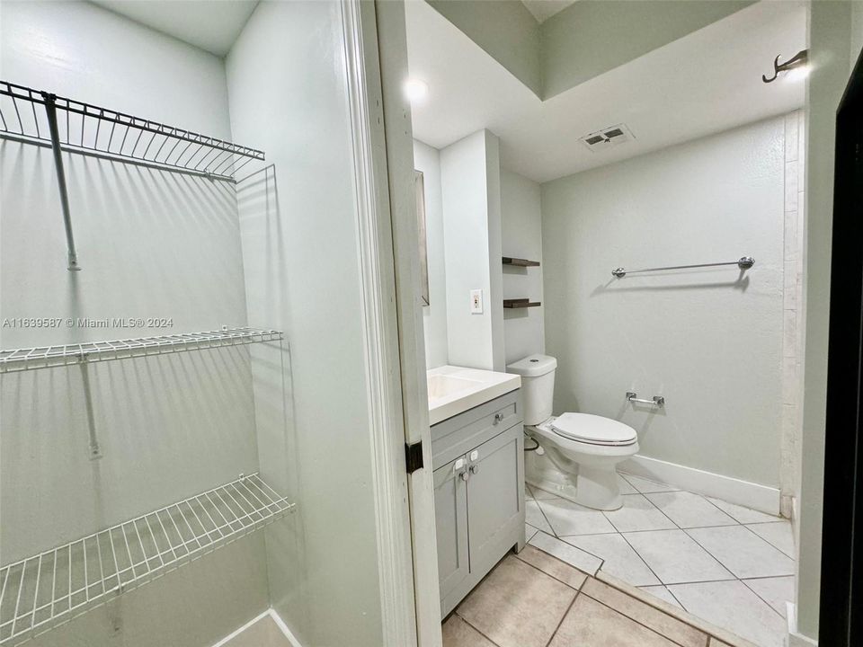 Recently Rented: $2,400 (2 beds, 2 baths, 1300 Square Feet)