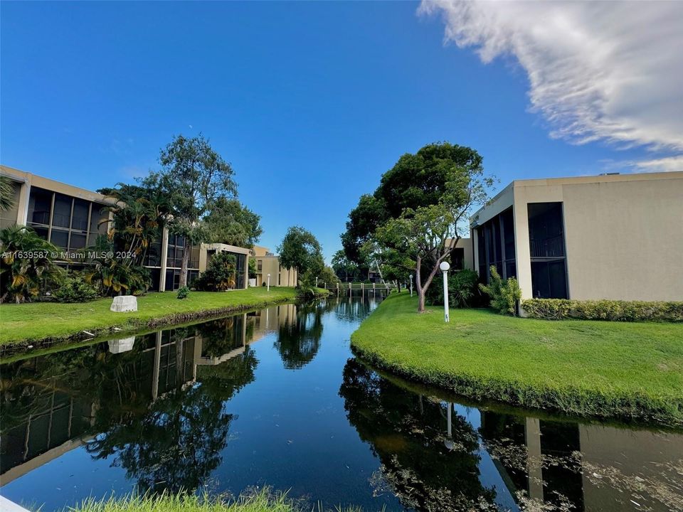 Recently Rented: $2,400 (2 beds, 2 baths, 1300 Square Feet)