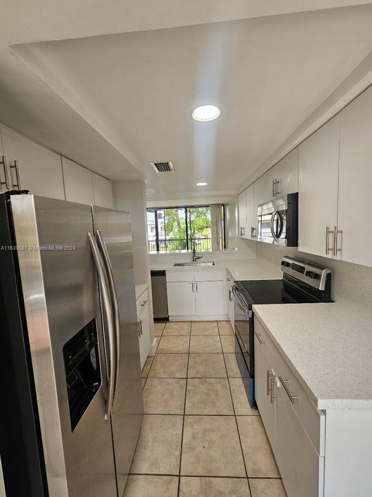 Recently Rented: $2,400 (2 beds, 2 baths, 1300 Square Feet)