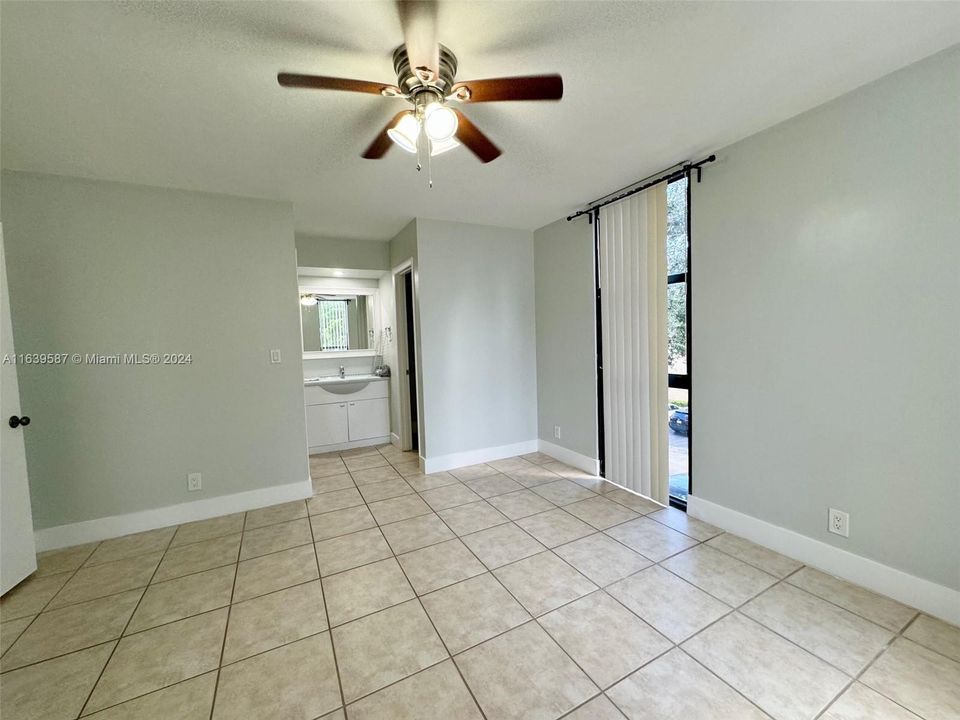 Recently Rented: $2,400 (2 beds, 2 baths, 1300 Square Feet)