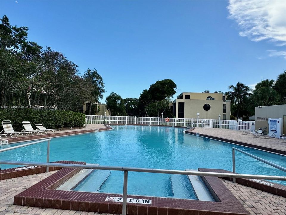 Recently Rented: $2,400 (2 beds, 2 baths, 1300 Square Feet)