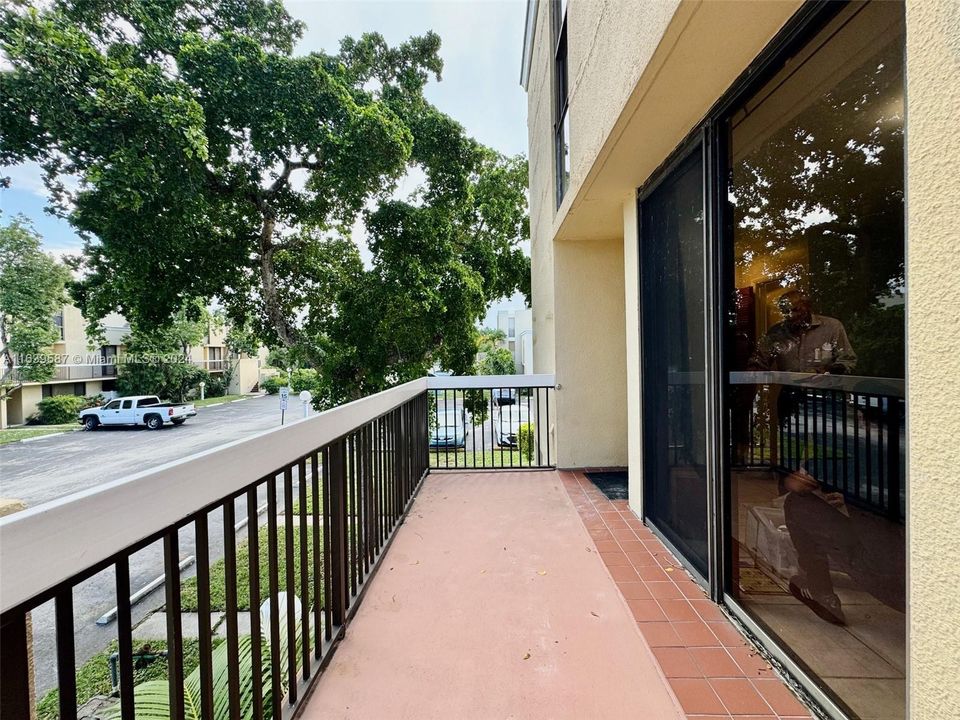 Recently Rented: $2,400 (2 beds, 2 baths, 1300 Square Feet)