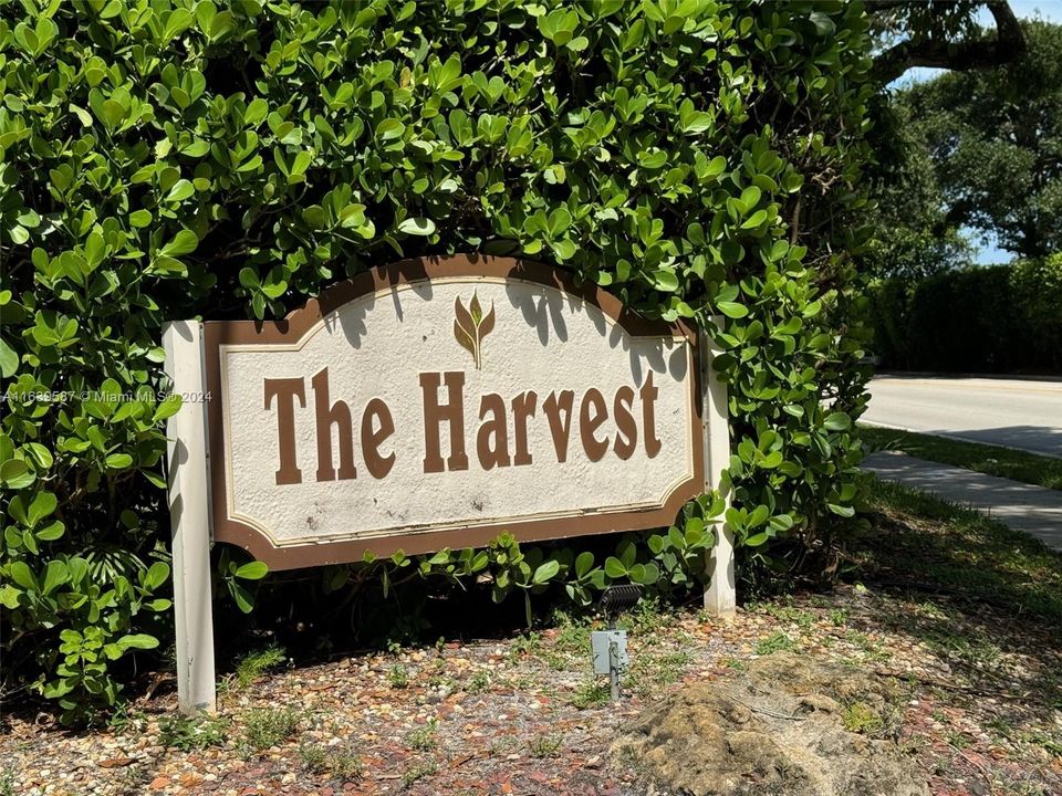 Recently Rented: $2,400 (2 beds, 2 baths, 1300 Square Feet)