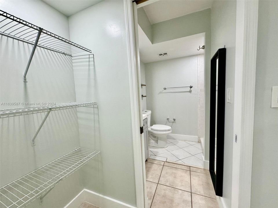 Recently Rented: $2,400 (2 beds, 2 baths, 1300 Square Feet)