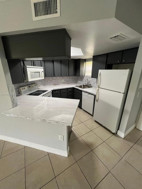 Recently Rented: $2,000 (1 beds, 1 baths, 810 Square Feet)