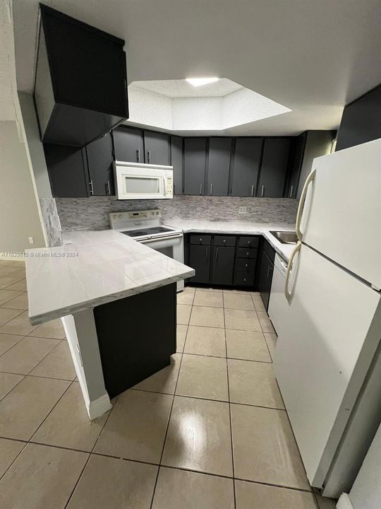 Recently Rented: $2,000 (1 beds, 1 baths, 810 Square Feet)