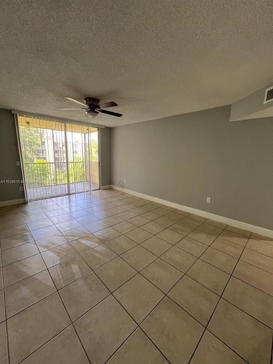 Recently Rented: $2,000 (1 beds, 1 baths, 810 Square Feet)