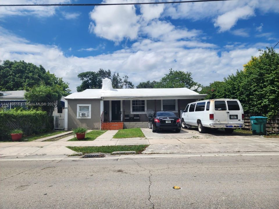 Recently Sold: $700,000 (5 beds, 3 baths, 1394 Square Feet)