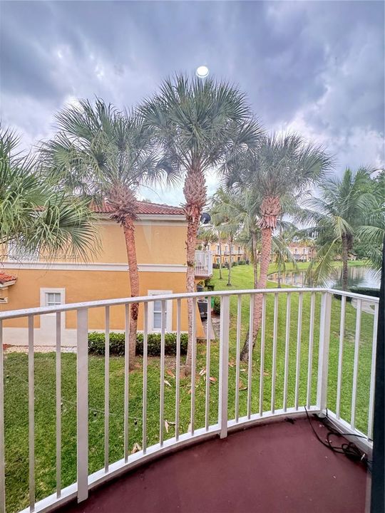 Recently Rented: $3,000 (3 beds, 3 baths, 1270 Square Feet)