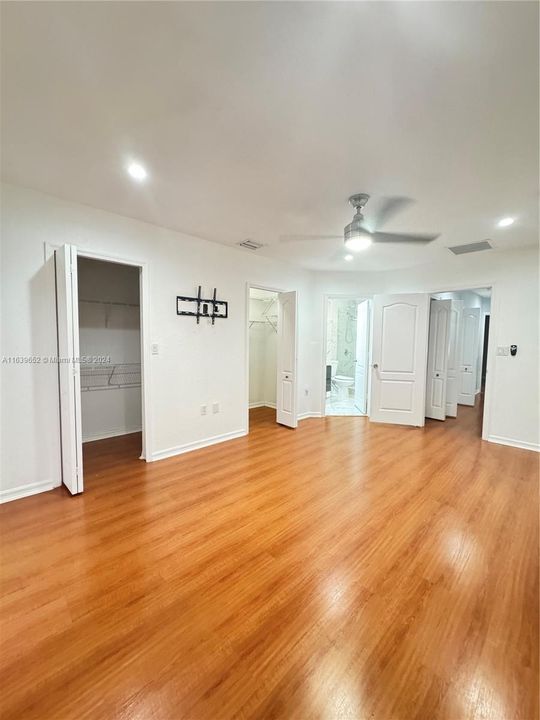 Recently Rented: $3,000 (3 beds, 3 baths, 1270 Square Feet)