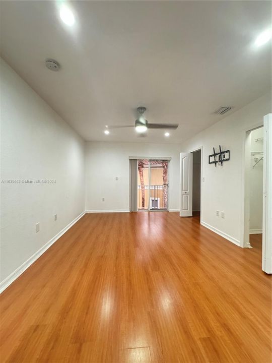 Recently Rented: $3,000 (3 beds, 3 baths, 1270 Square Feet)