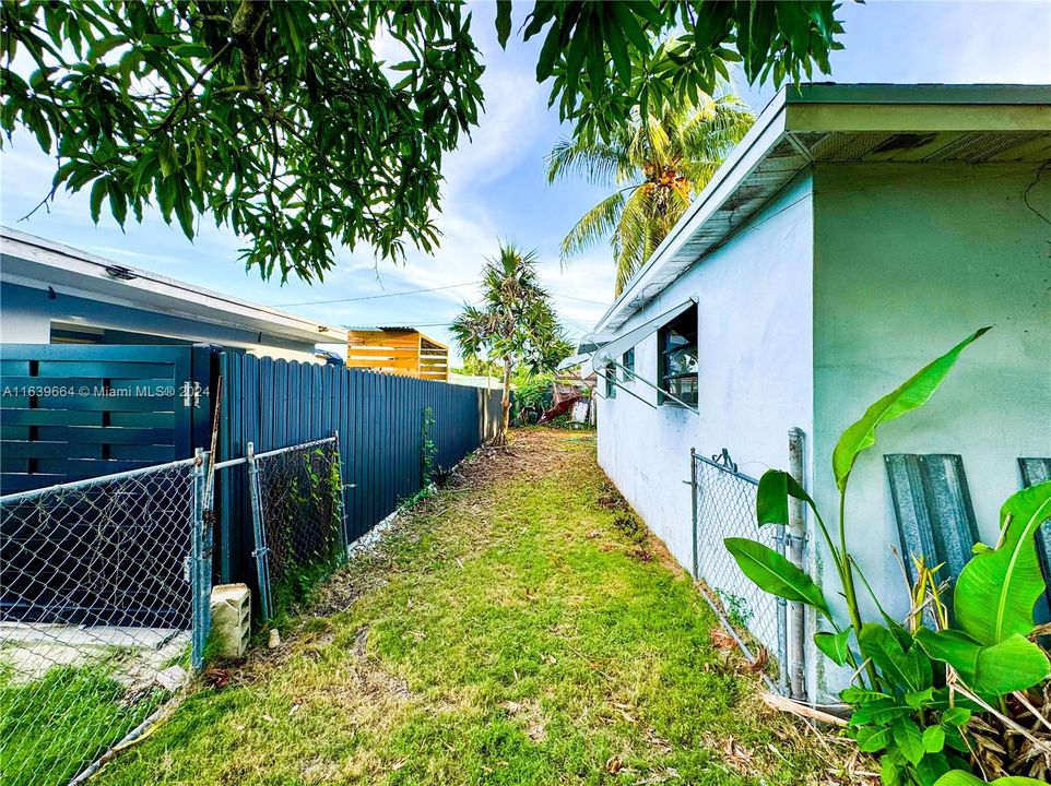 Active With Contract: $399,900 (3 beds, 2 baths, 1316 Square Feet)