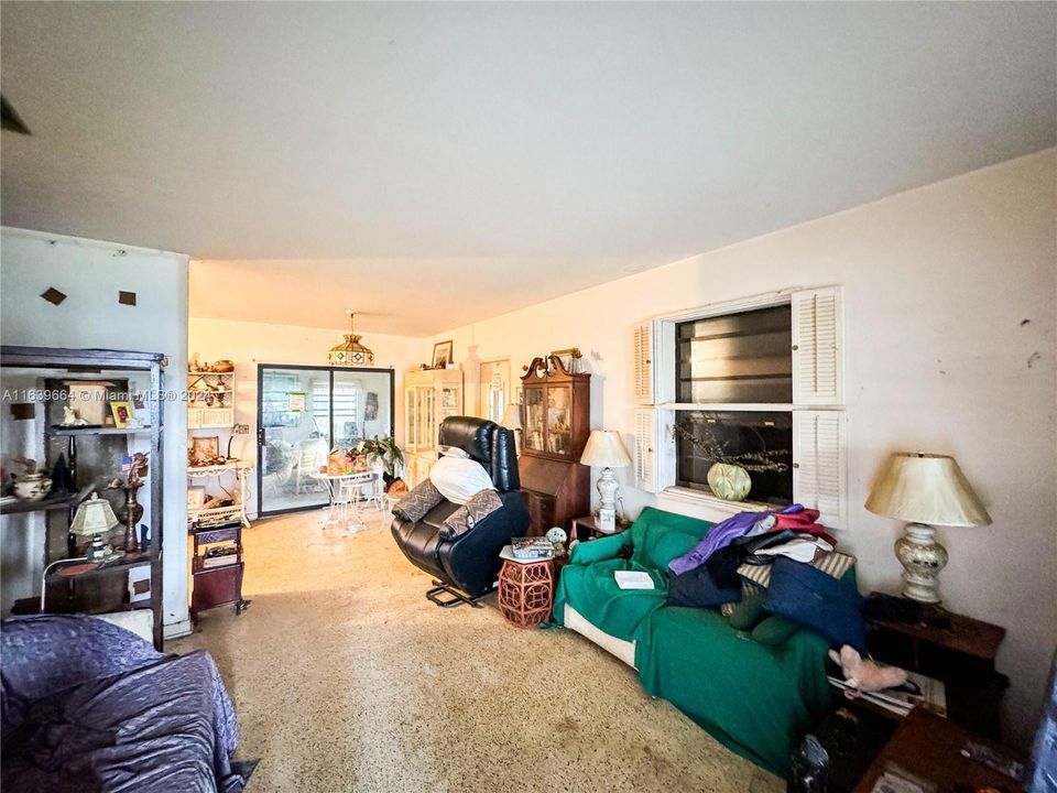 Active With Contract: $399,900 (3 beds, 2 baths, 1316 Square Feet)