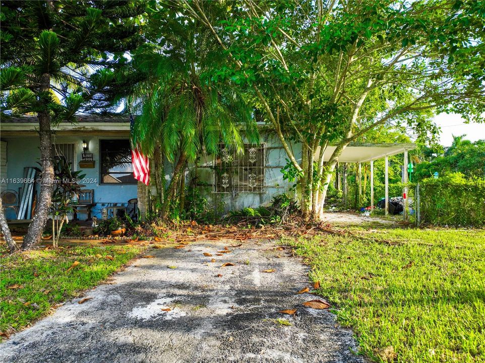 Active With Contract: $399,900 (3 beds, 2 baths, 1316 Square Feet)