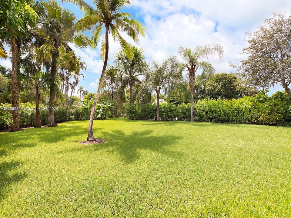 En Venta: $1,399,999 (0.50 acres)