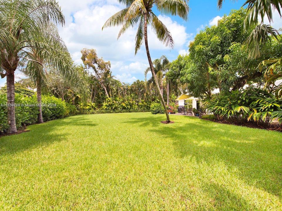 En Venta: $1,399,999 (0.50 acres)