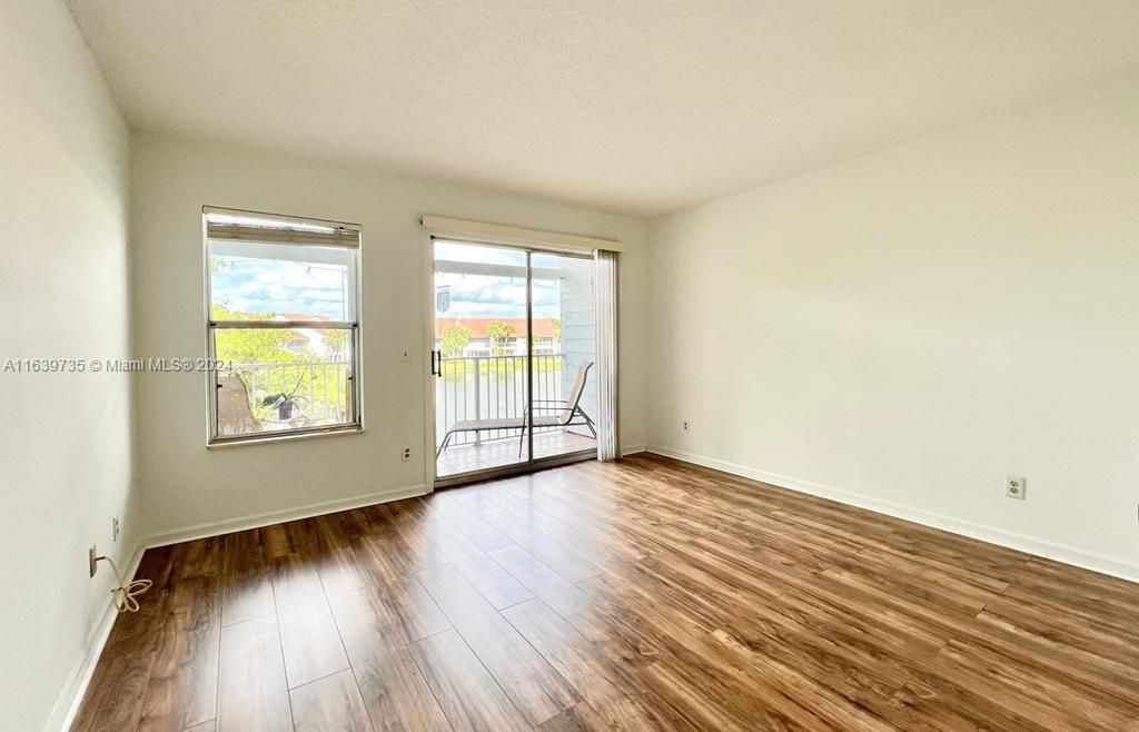 Active With Contract: $1,850 (1 beds, 1 baths, 502 Square Feet)