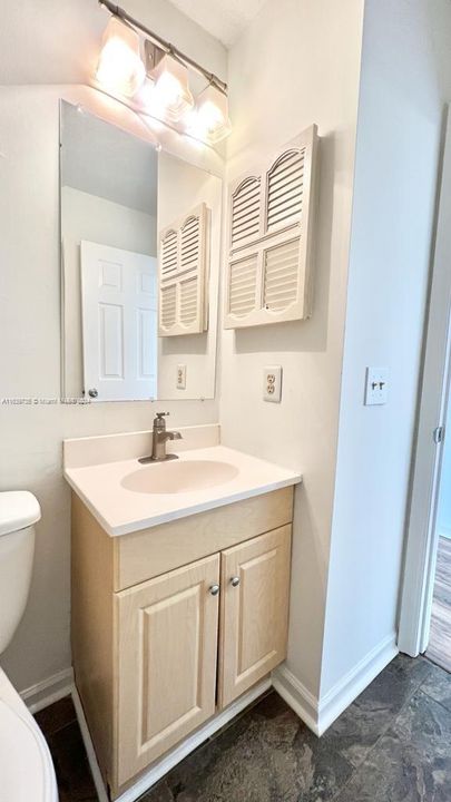 Active With Contract: $1,850 (1 beds, 1 baths, 502 Square Feet)