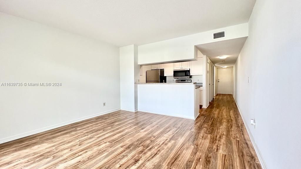 Active With Contract: $1,850 (1 beds, 1 baths, 502 Square Feet)