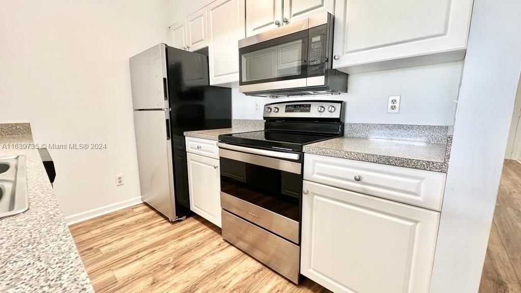 Active With Contract: $1,850 (1 beds, 1 baths, 502 Square Feet)