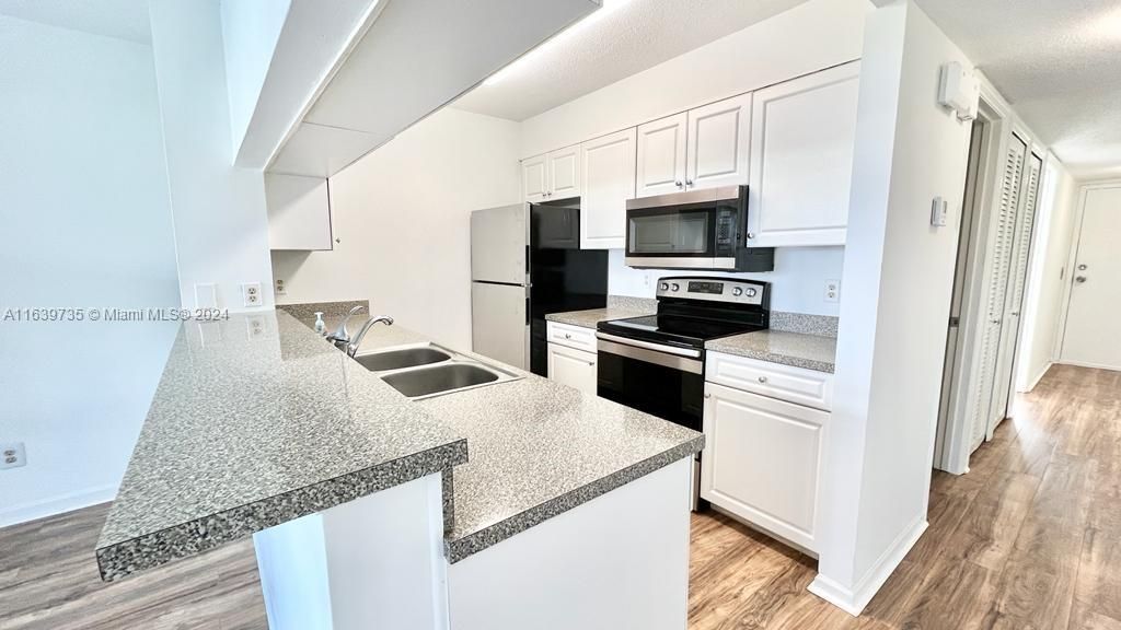 Active With Contract: $1,850 (1 beds, 1 baths, 502 Square Feet)